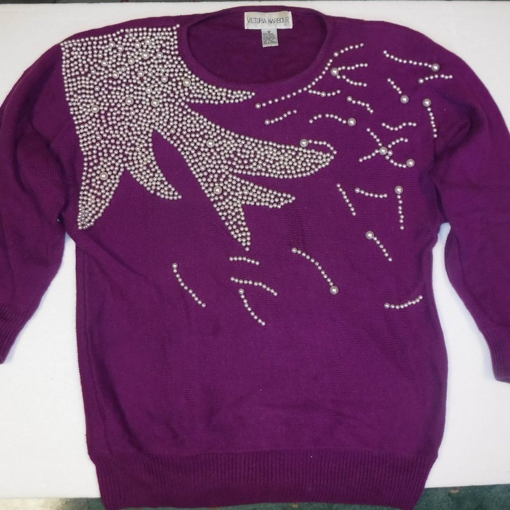 Sweater with synthetic pearls